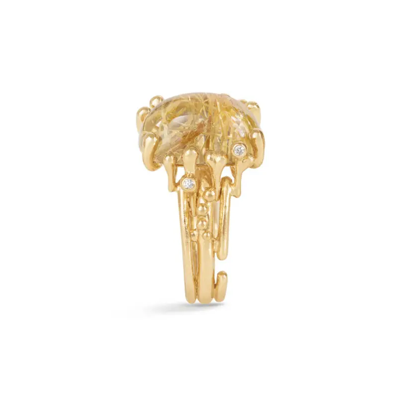 Ring aus 18kt Gelbgold gefertigt mit Rutilquarz, 5 Diamanten