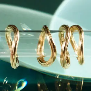 Kreolen large aus der Kollektion Under the Sea in 18kt Gelbgold – Bild 4
